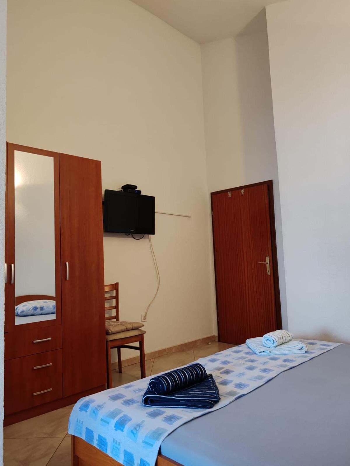 Apartments Markotic クレック エクステリア 写真